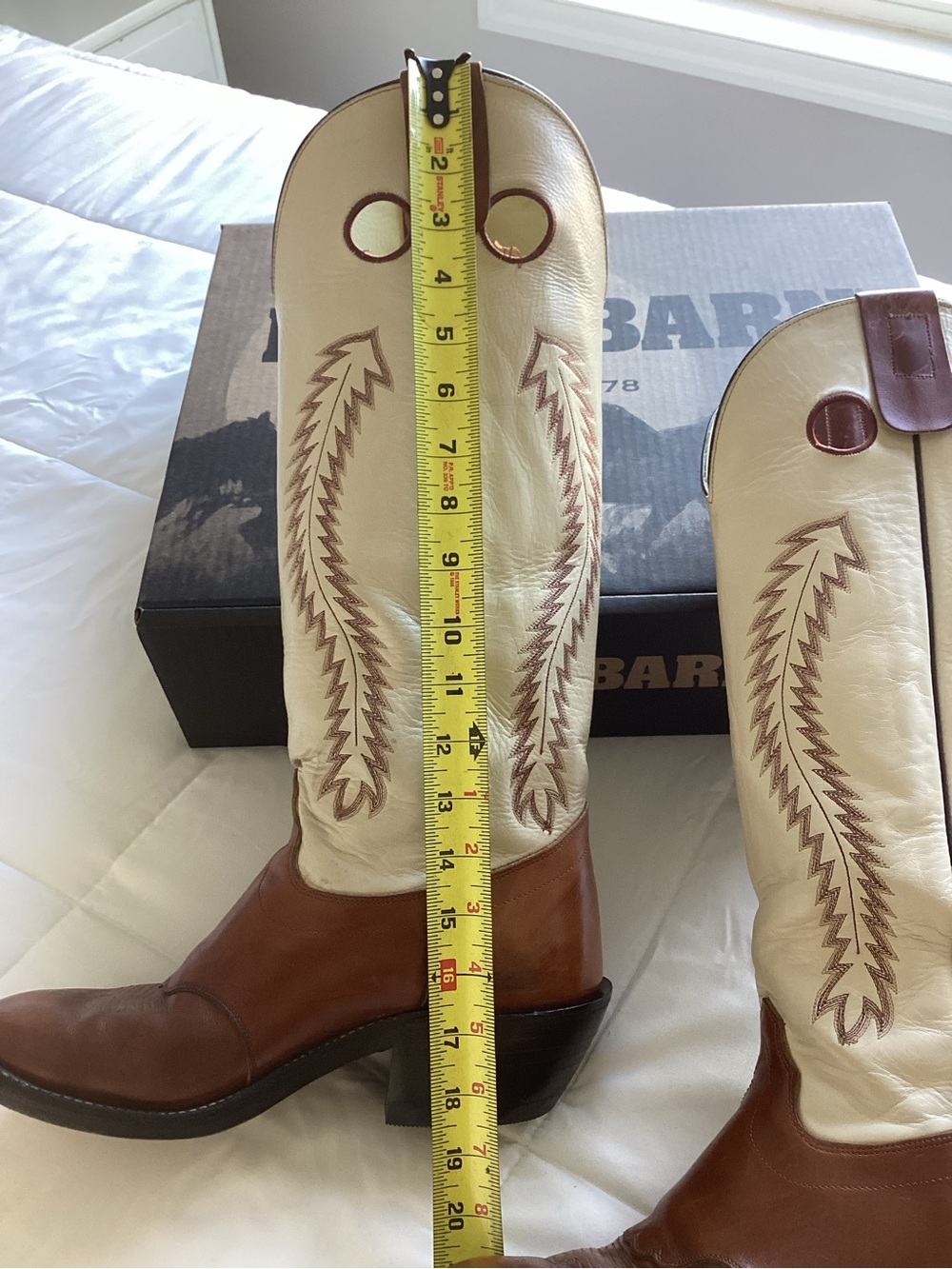 Olathe 10D Model#6906 Rich Carmel Brown & 17” Tall Cream Leather Upper Buckaroos - Picture 11 of 12